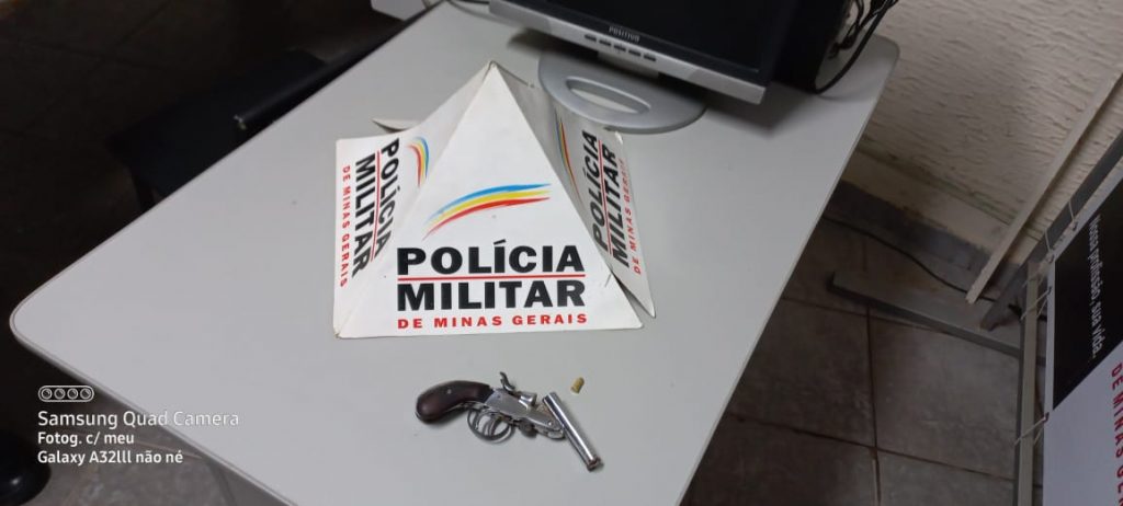 Após denúncia de populares, Polícia Militar apreende arma de fogo