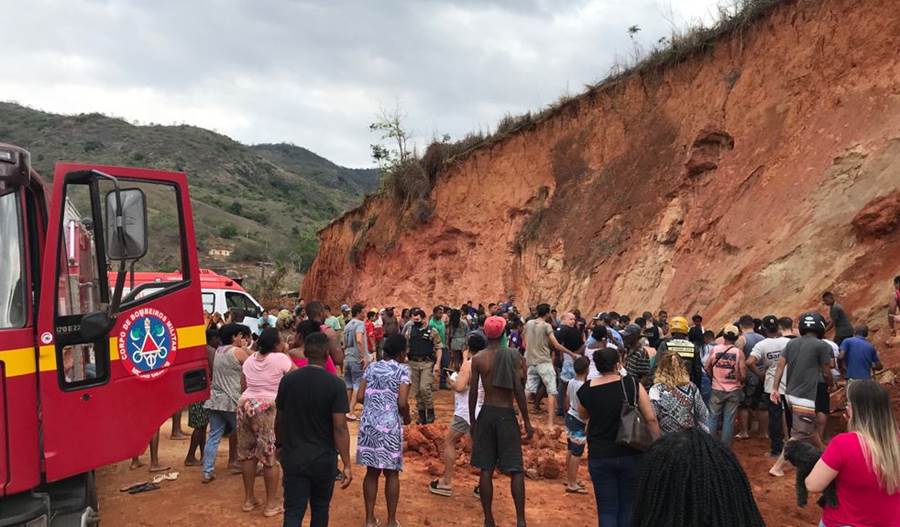 Criança morre e outra fica gravemente ferida após deslizamento de terra em Leopoldina