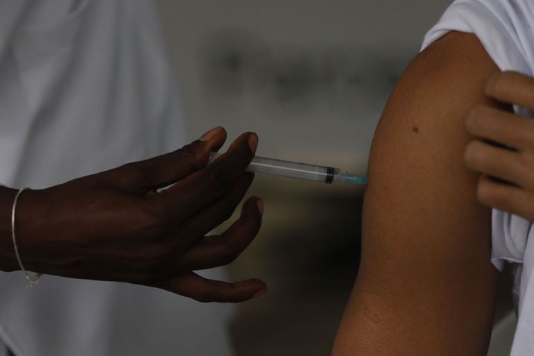 Covid-19: Dose de reforço da vacina será aplicada 5 meses após a segunda dose