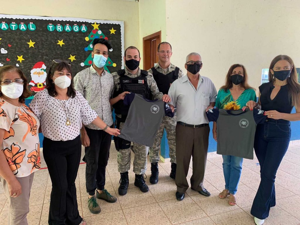 Prefeitura de Viçosa faz primeira entrega de uniformes confeccionados pelo presídio