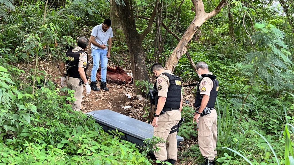 Corpo é encontrado sem vida próximo ao pontilhão da Vila Reis