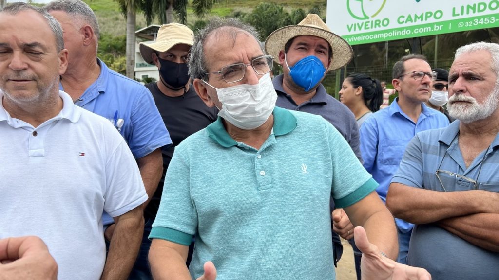 Produtores de mudas de Dona Euzébia fecham rodovia em protesto contra  Ministério da Agricultura