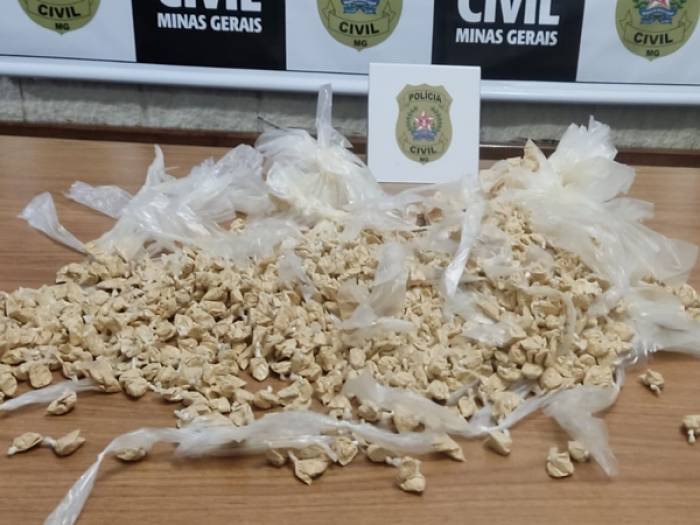 Casal é preso em Muriaé com mais de 1 mil papelotes de cocaína