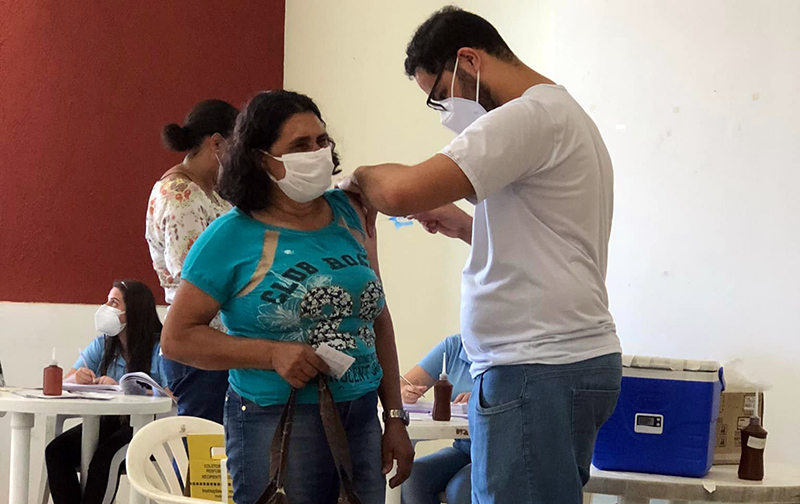 Além Paraíba imuniza 4 mil pessoas na Campanha “Big Vacinação”