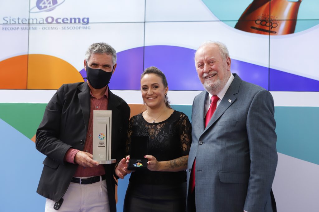 Sicoob Coopemata recebe o Prêmio de Excelência de Gestão de Cooperativas no Brasil