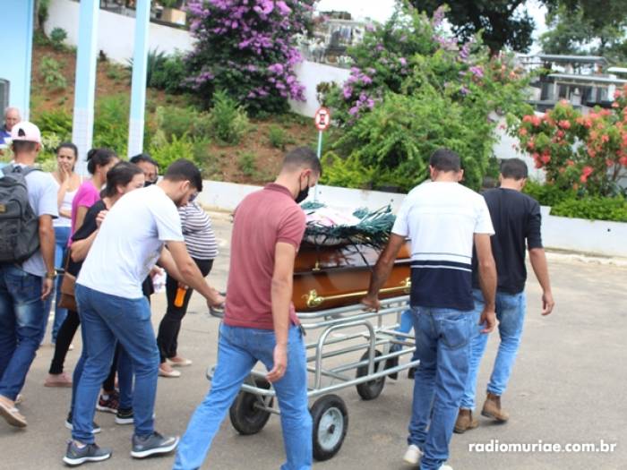 Sepultado corpo da mulher assassinada pelo marido em Muriaé