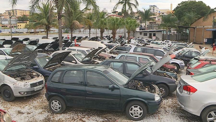 Polícia Civil vai leiloar mais de 500 veículos em Muriaé