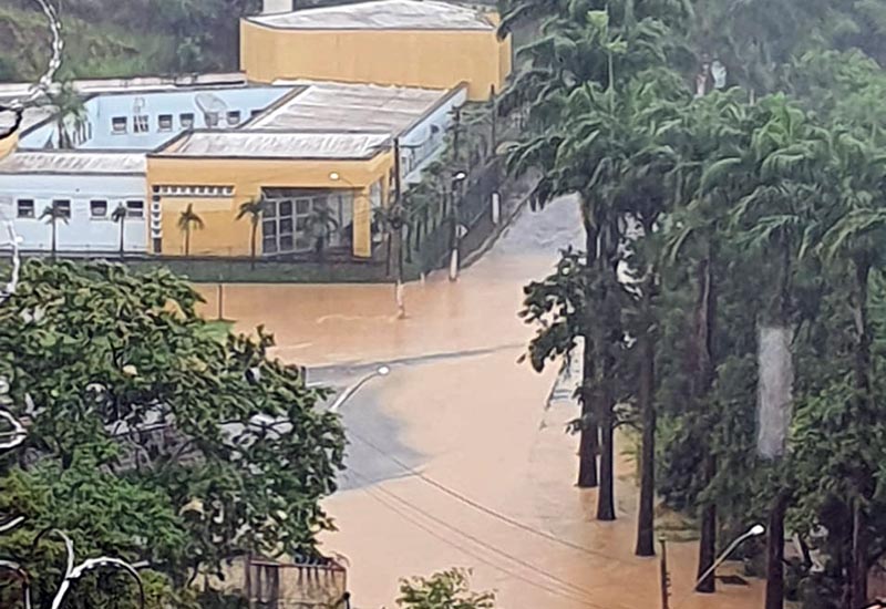 Rio Pomba deve continuar subindo nas próximas horas, diz Defesa Civil