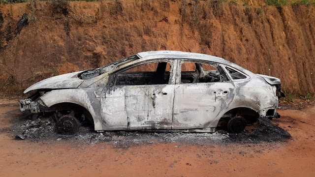 Veículo clonado é incendiado em estrada rural de Além Paraíba