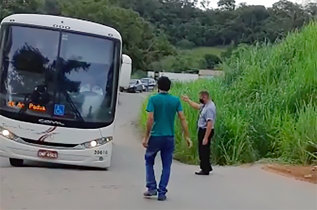 Aumenta o afundamento na estrada para Leopoldina, próximo ao Meca