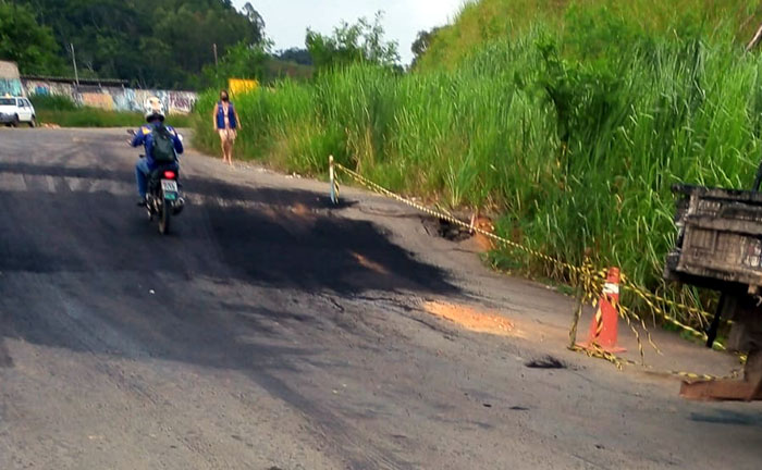 DEER-MG faz serviço emergencial na estrada Cataguases-Leopoldina