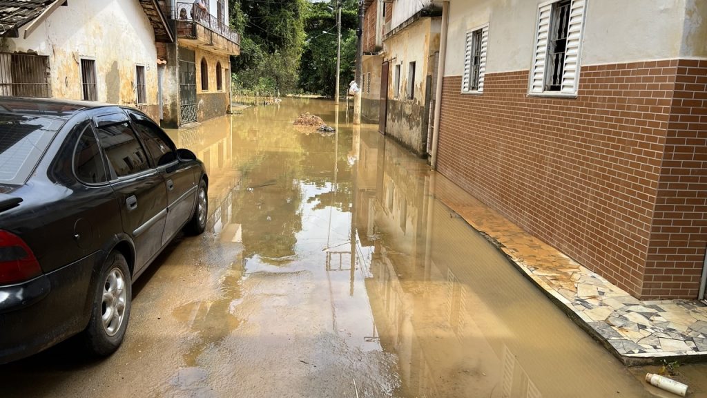 Chuva desta noite faz Meia Pataca e Pomba transbordarem novamente