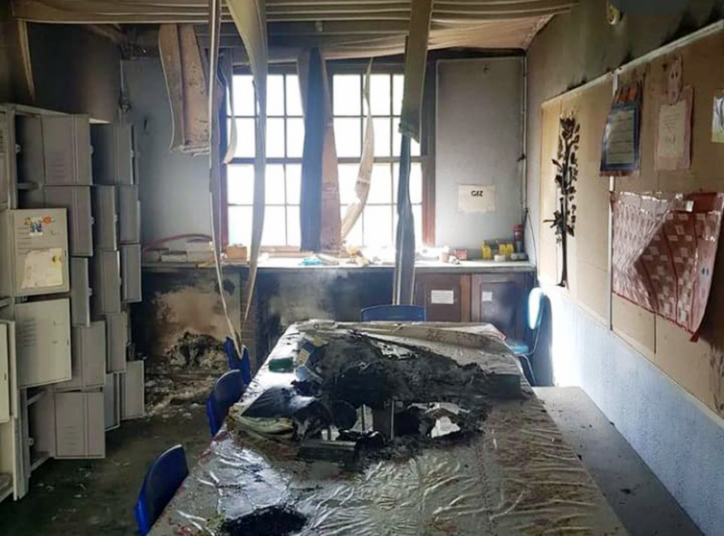 Fogo atinge sala dos professores de escola em Goianá