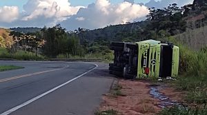 Carreta que transportava produto