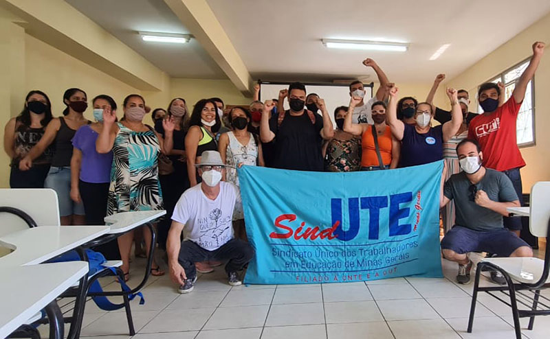 Professores da rede estadual em Cataguases decidem voltar às aulas