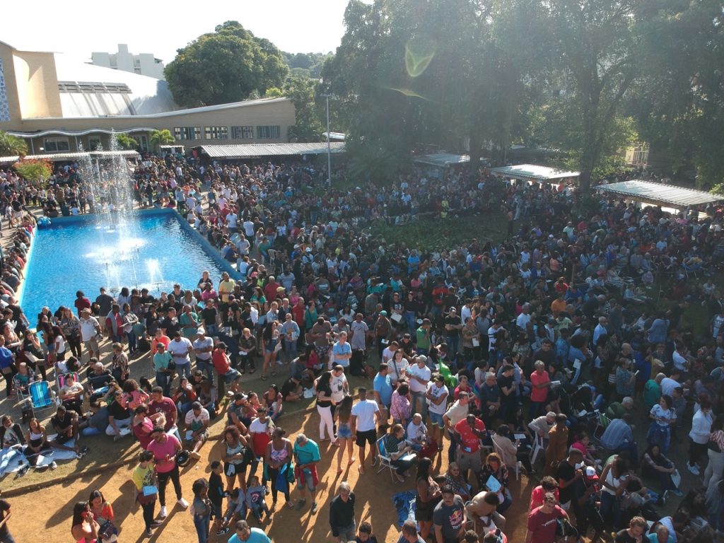 Multidão participa do tradicional sorteio de prêmios da Festa de Santa Rita