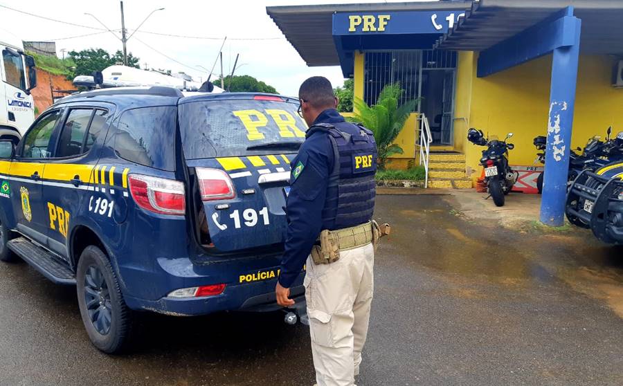 PRF prende dois jovens durante fiscalização de rotina em Muriaé