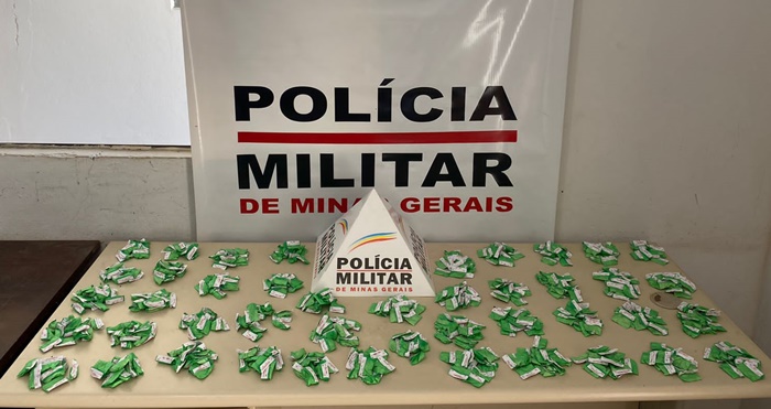 PM apreende quase 600 papelotes de cocaína enterrados em São João Nepomuceno