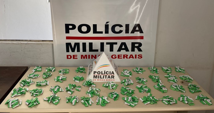 PM apreende quase 600 papelotes de cocaína enterrados em São João Nepomuceno