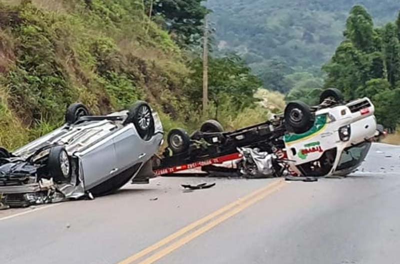 Acidente em Ubá entre três veículos deixa um ferido grave