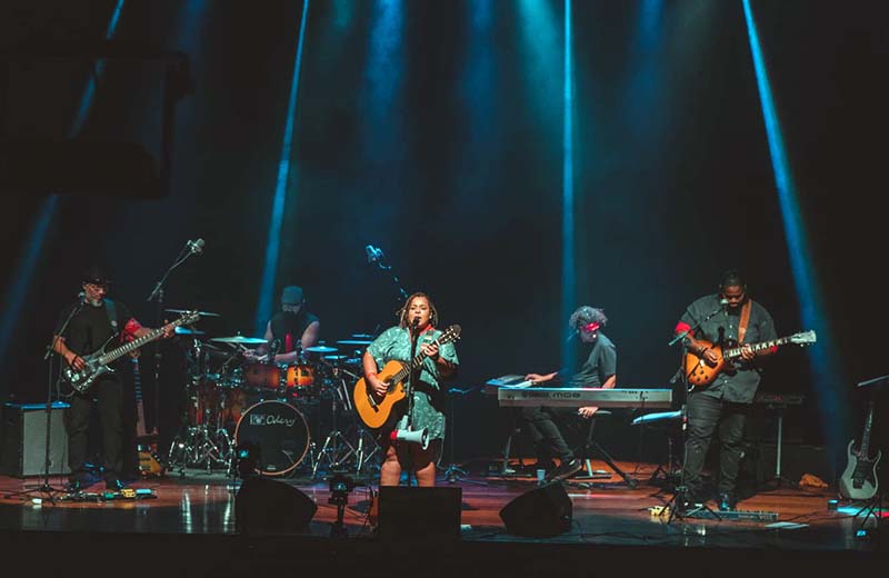 Banda Carmim faz show de lançamento de seu novo álbum