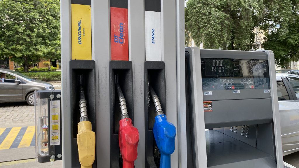 Após reajuste, preço da gasolina pode chegar a R$ 8 em Cataguases