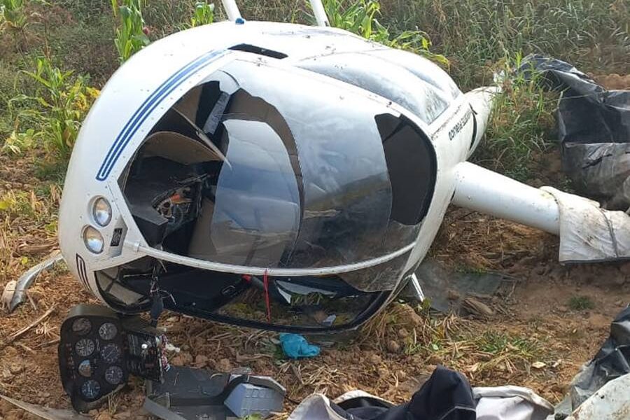 Queda de helicóptero deixa duas pessoas feridas em Ubá