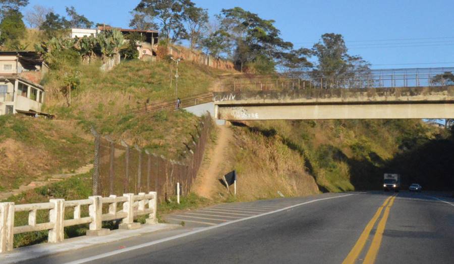 Homem é agredido com porrete e leva tiro nas costas em Leopoldina