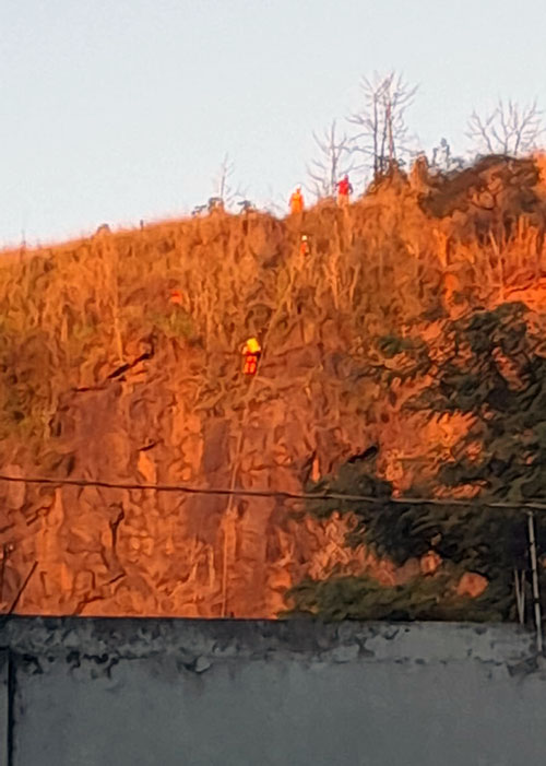 Bombeiros e Defesa Civil resgatam