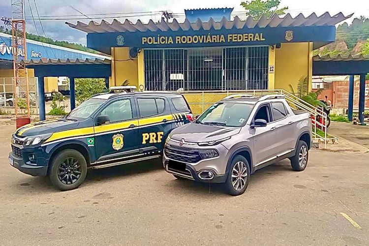 Caminhonete clonada é apreendida pela PRF e casal é detido