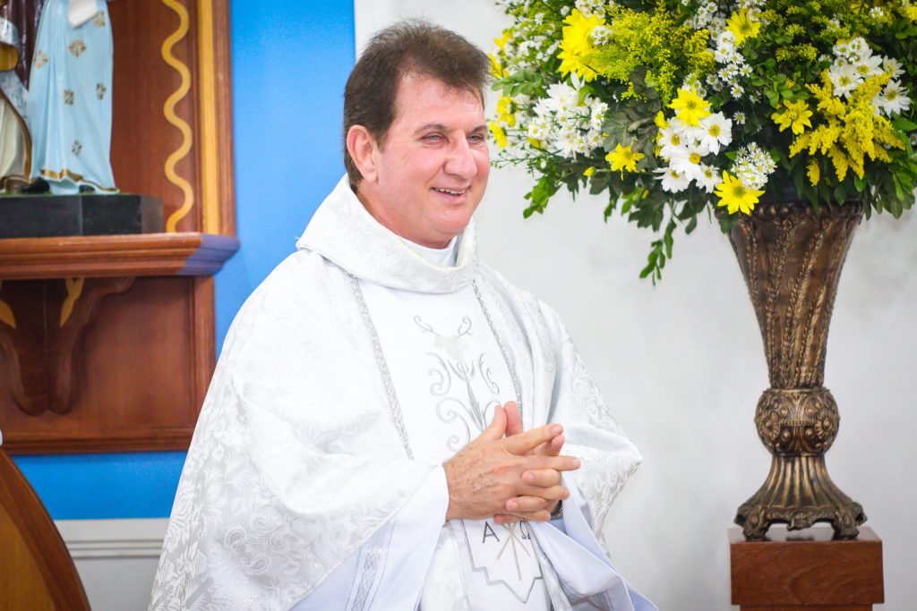 Padre Oliveiro Teodoro assume paróquia em Santana de Cataguases