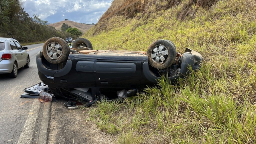 Idosa morre e filho fica ferido em acidente na estrada para Miraí