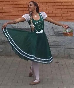 Bailarina de Cataguases ensina