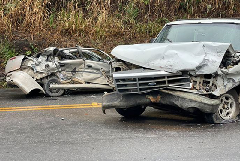 Uma pessoa morre e outra fica ferida em acidente na Serra do Belvedere, em Muriaé