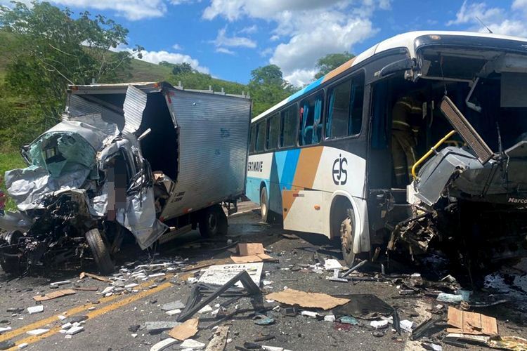 Acidente na BR-356 deixa uma pessoa morta e feridos, próximo a Muriaé