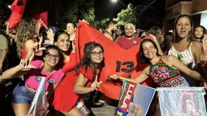 Lula vence a eleição