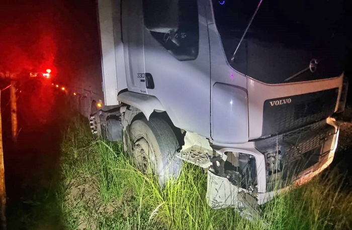 Colisão frontal deixa feridos