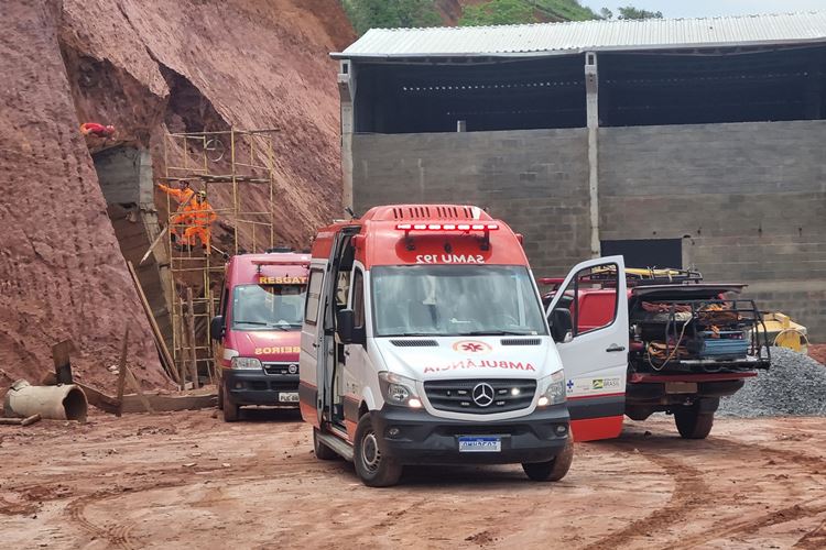 Soterramento em obra deixa trabalhador ferido em Muriaé