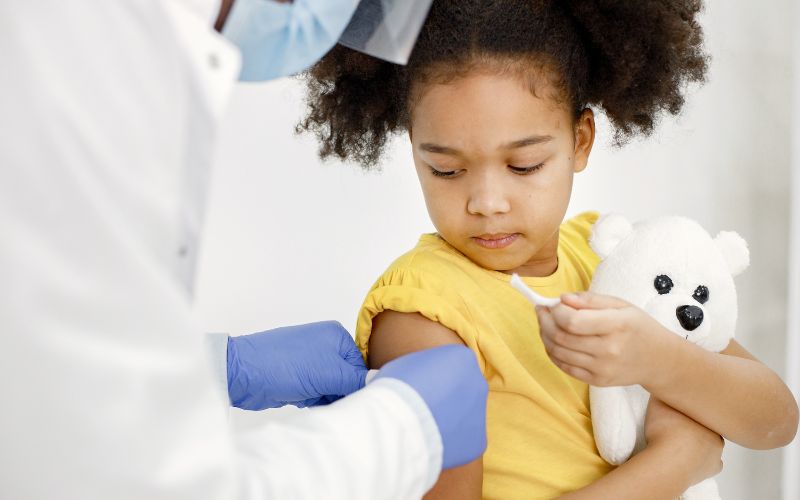 Minas inicia a vacinação de crianças de 6 meses a 2 anos
