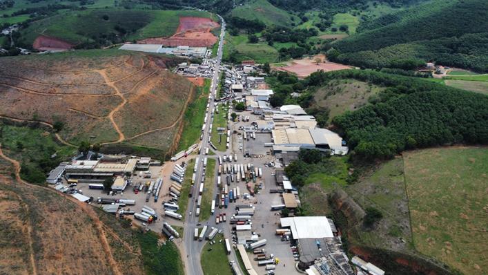 BR-116 em Muriaé segue bloqueada por manifestantes