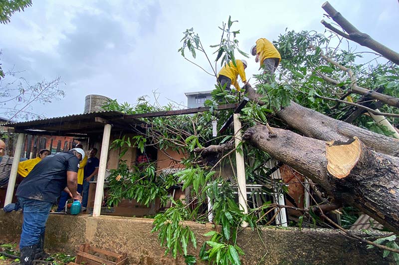 Astolfo Dutra mantém equipes nas ruas para amenizar efeitos da chuva