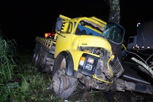 Motorista de caminhão bate