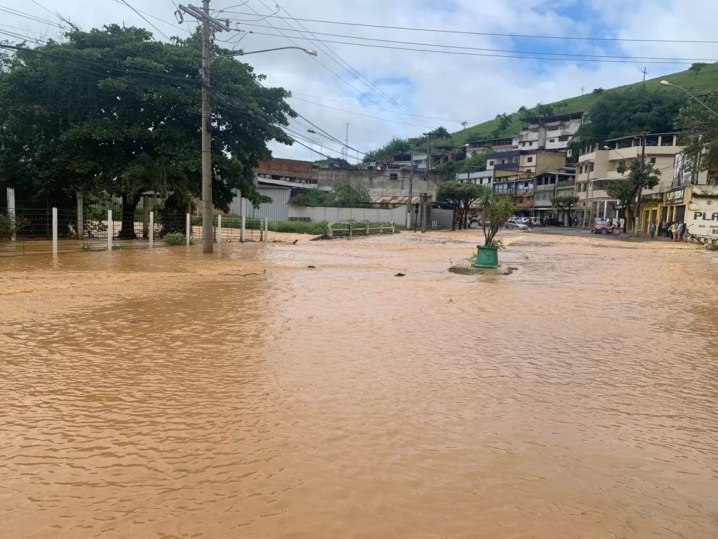 Prefeitura repara danos na cidade causados pelas fortes chuvas