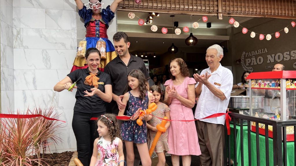 Padaria Pão Nosso da Vila Reis ganha reforma e é reinaugurada