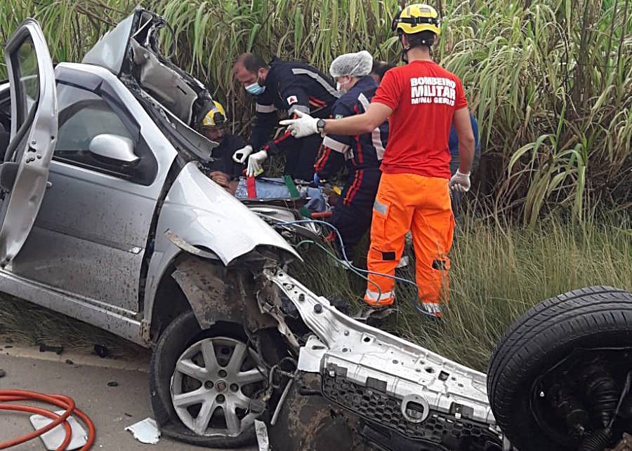 Colisão entre carro e caminhão deixa um morto e feridos em Leopoldina