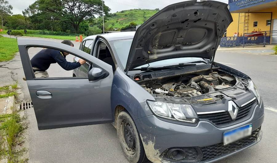 PRF-Leopoldina apreende carro clonado durante fiscalização