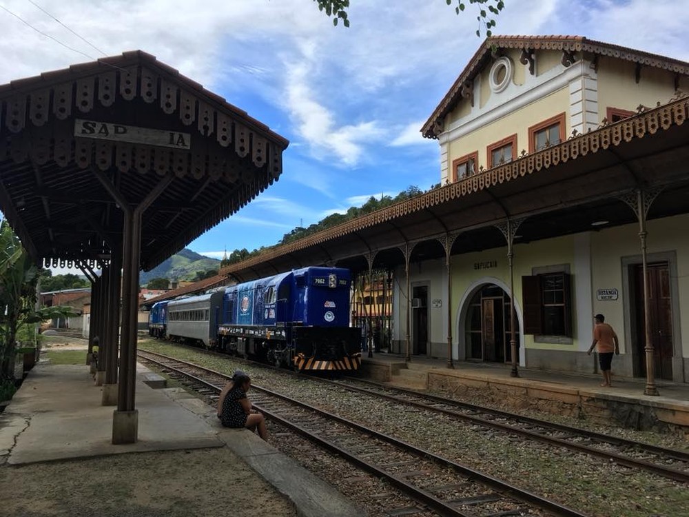 Furtos e construções no entorno da ferrovia atrasa obras do trem Rio-Minas