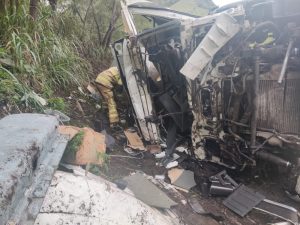 Motorista morre após carreta