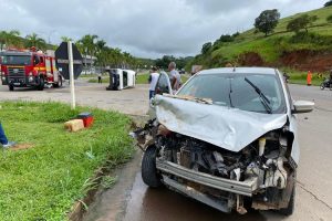 Acidente entre ambulância e