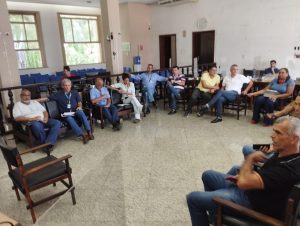 Vereadores votam projeto de